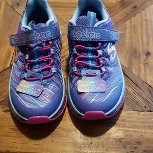 NWT Skechers Girl Sneakers size 12